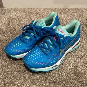 Like new! ASICS Gel Kayano running shoes.